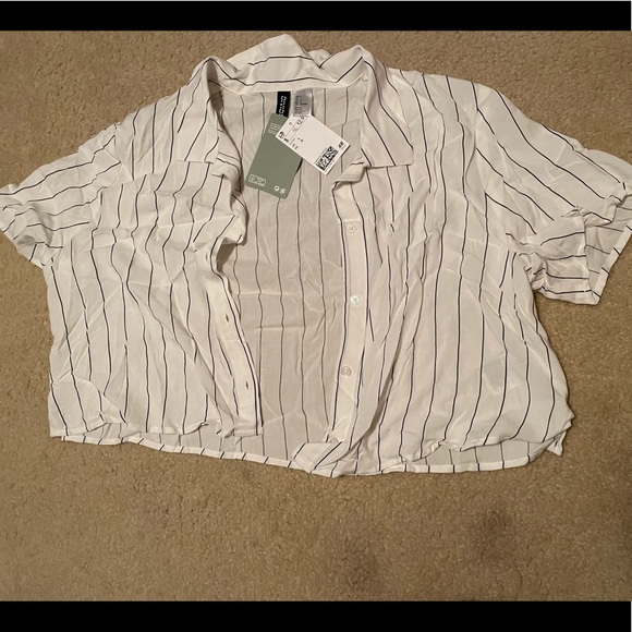 Short Sleeve Button up Crop Top - Picture 1 of 1